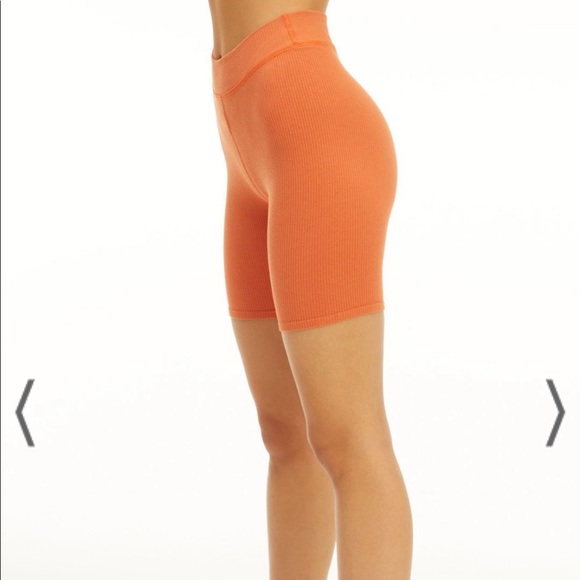 Good American Seamless Rib Bike Shorts - Picture 5 of 10